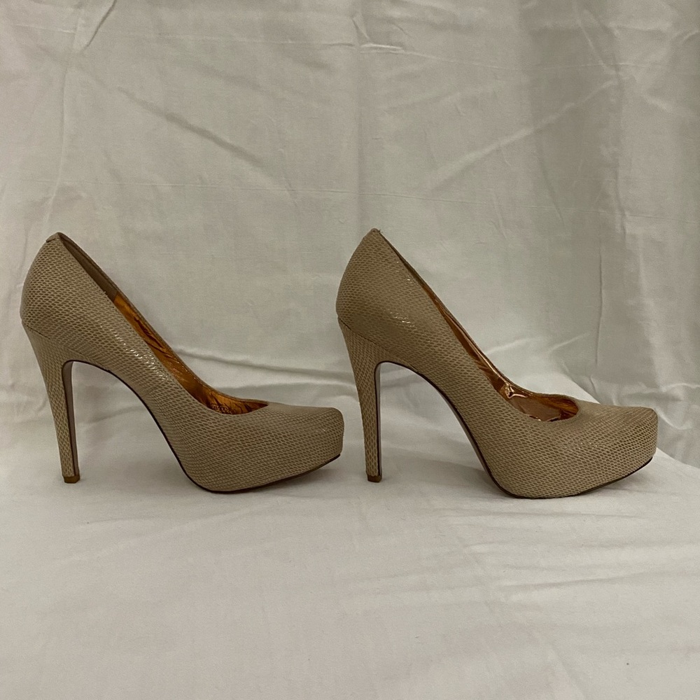 BCBGeneration, Cashew / Nude, Pumps